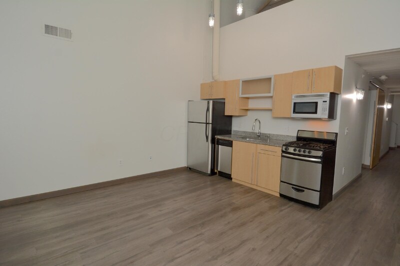 Foto principal - 60 E Spring St