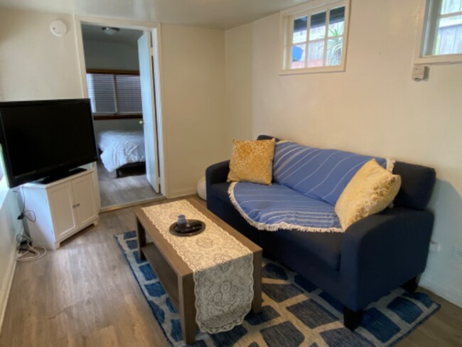 Building Photo - 953 W Carrillo St