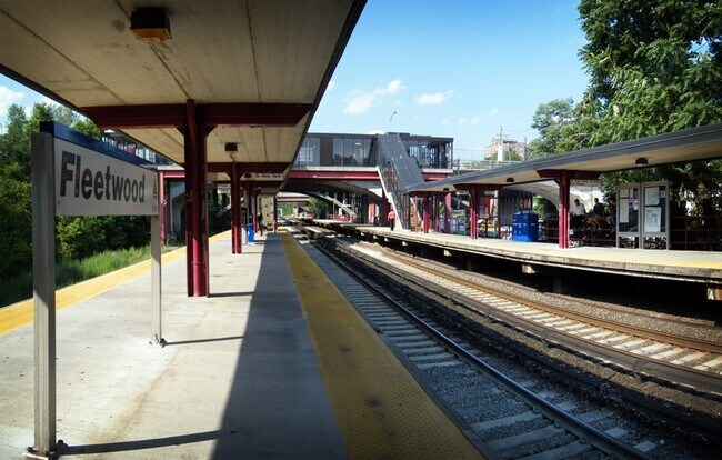 Foto del edificio - 766 Bronxriver Road, Unit B17