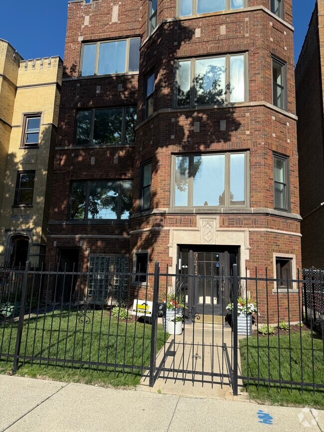 Building Photo - 9438 S Bishop
