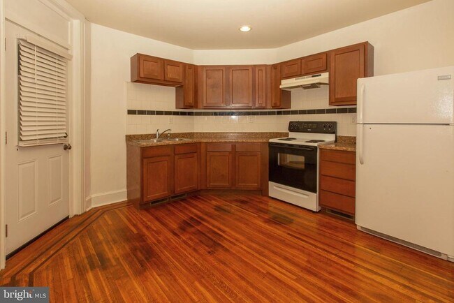 Foto del edificio - 334 E Main St