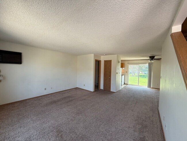 Foto del edificio - Two bedroom, one and half bath townhouse! ...
