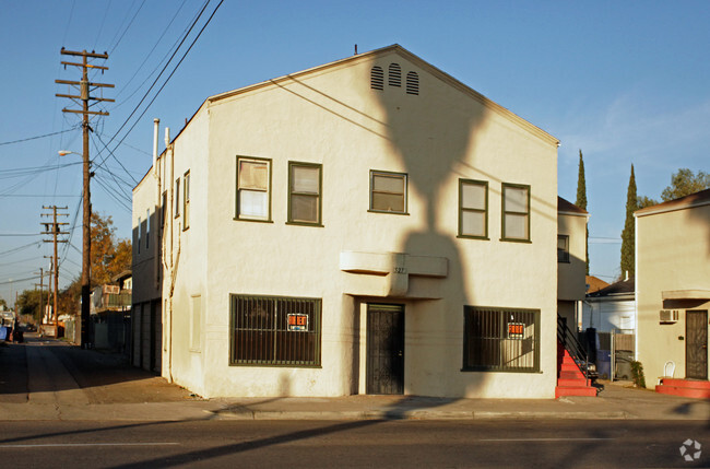 Building Photo - 527-531 N Fresno St