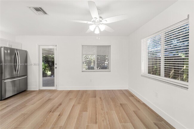 Foto del edificio - 35 NW 49th Ave