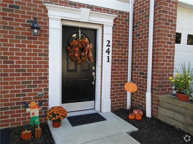 Building Photo - 241 Persimmon Lane