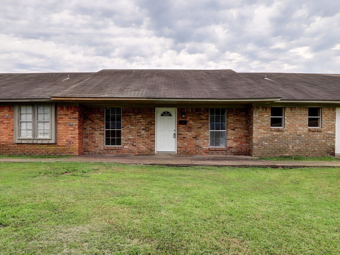 Foto principal - COMING SOON : 2 Bedroom 1 Bath Triplex | B...