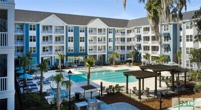 Building Photo - 5000 Populus Dr