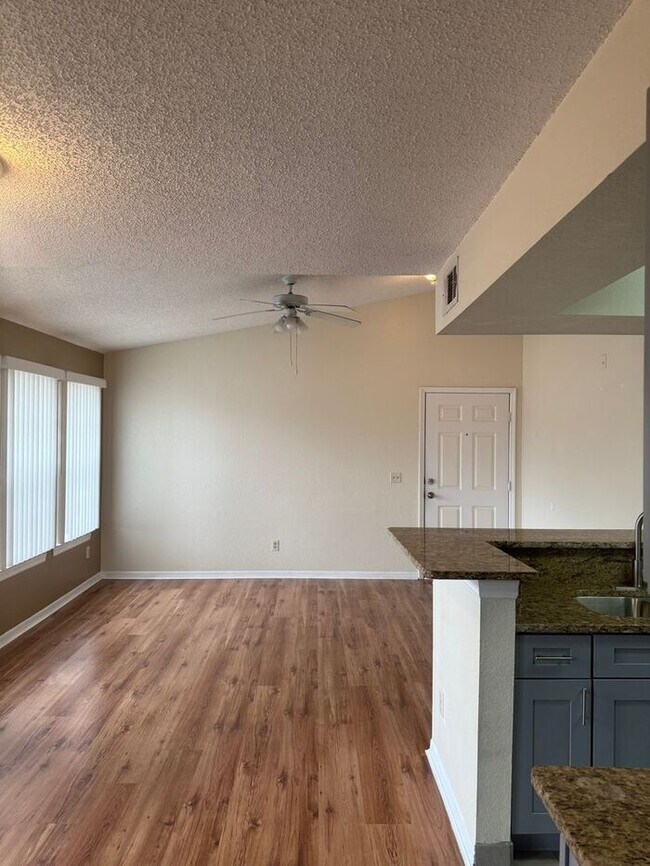 Foto del edificio - Beautifully remodeled 2/2 condo in Tradewinds, Metrowest!