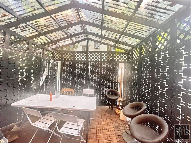 Building Photo - East 6th Street