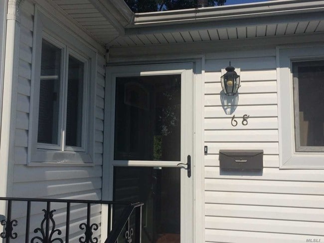 Building Photo - 68 Willets Dr