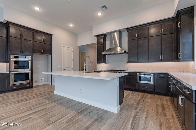 Building Photo - 21390 W Meadowbrook Ave