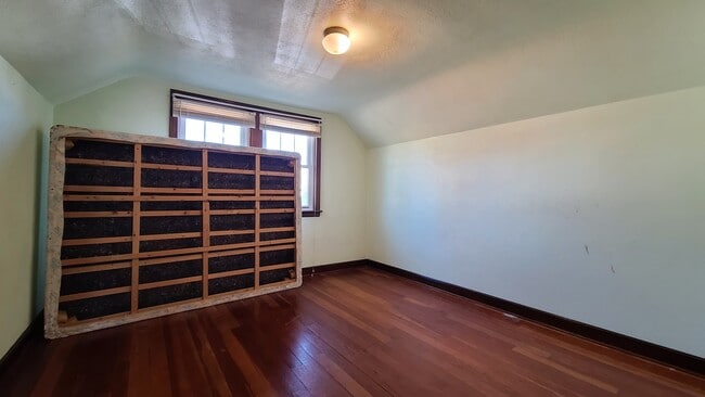 Building Photo - 1040 Oak St
