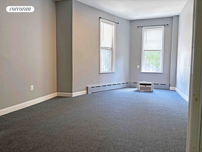 Building Photo - 1095 Halsey St
