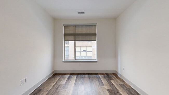 Interior Photo - 322 on North Broad