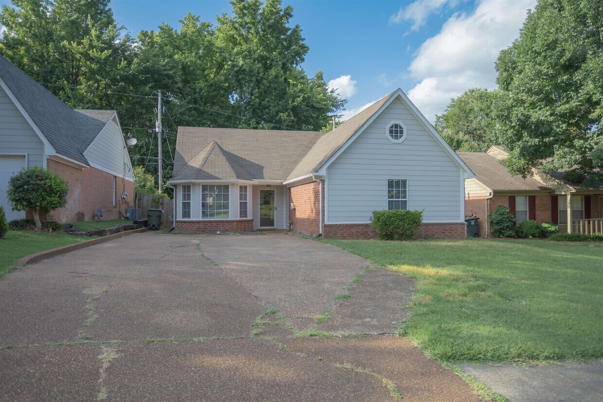 9284 Charly Hill Ln, Memphis, TN 38016 House Rental in Memphis, TN