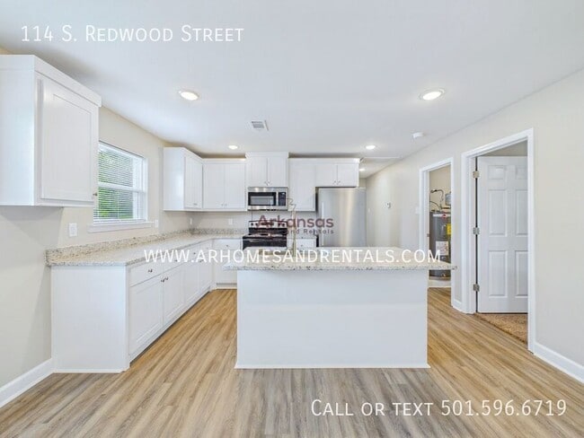 Building Photo - 114 S Redwood St