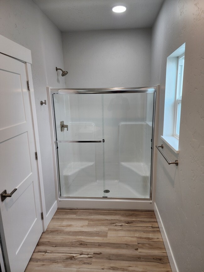 Main Bath - 1200 Howell St