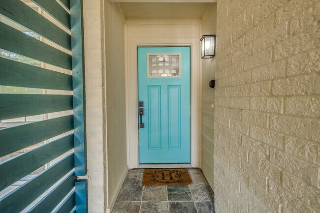 Building Photo - 1638 Glenhill Ln