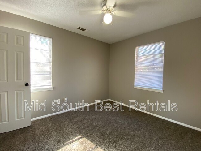Building Photo - 3719 Mountain Terrace St