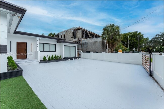Foto del edificio - 4144 Alton Rd