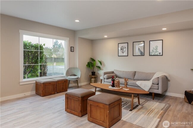 Building Photo - North Seattle - Pinehurst Updated 3 Bedroom 2 Bath Rambler