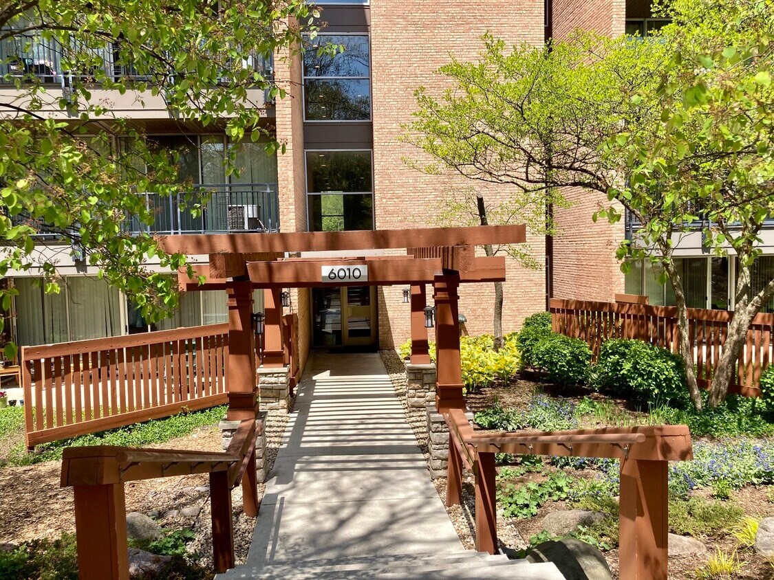 6010 Oakwood Dr Unit 3C, Lisle, IL 60532 Condo for Rent in Lisle, IL