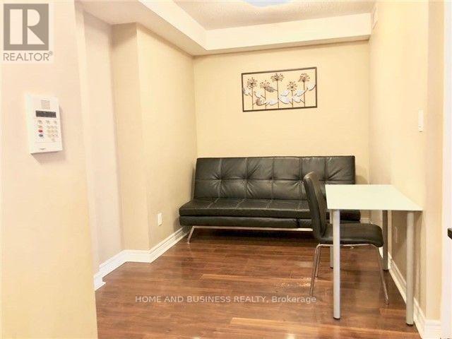 Photo du bâtiment - 310 Burnhamthorpe Rd W