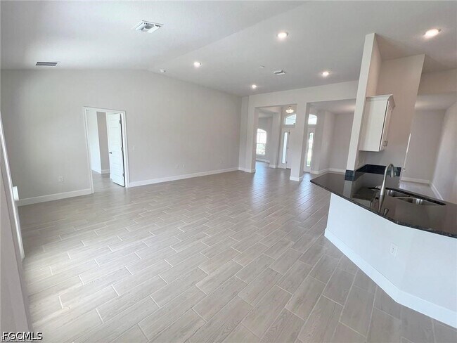 Foto del edificio - 410 SE 1st Terrace