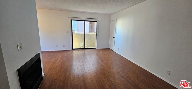 Foto del edificio - 2349 S Bentley Ave