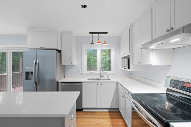 Building Photo - Nestled in Colonial Heights Neighborhood C...