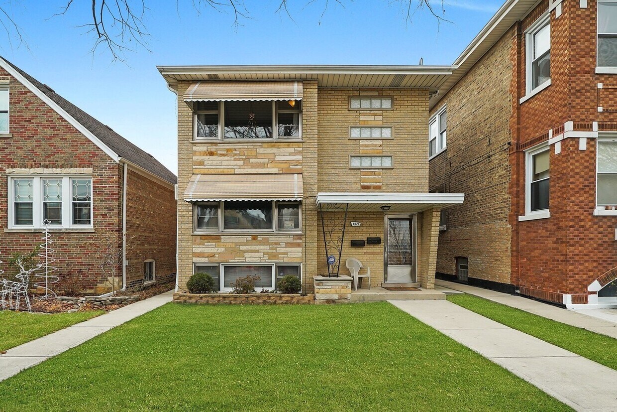 Primary Photo - 6022 S Komensky Ave