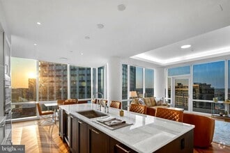 Building Photo - 300 International Drive