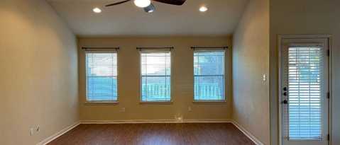 Foto del edificio - 1600 Hill Country Dr