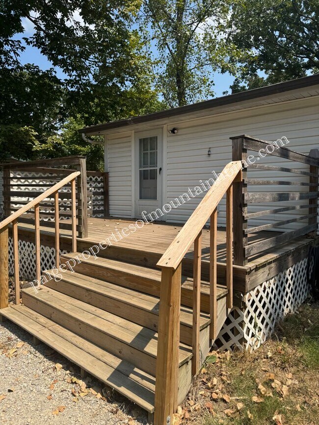 Building Photo - Charming 3 bed, 2 bath off Hwy 5 South