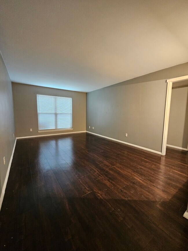 Foto del edificio - (2) Bed/(2) Bath with View of OU Golf Course in Cardinal Creek AVAIL NOW!