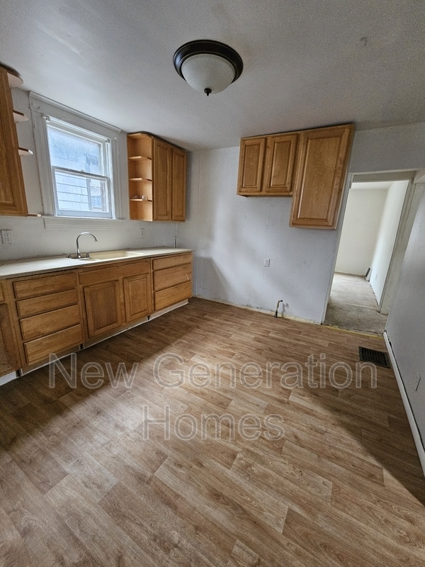 Building Photo - 1913 E Prairie Ave