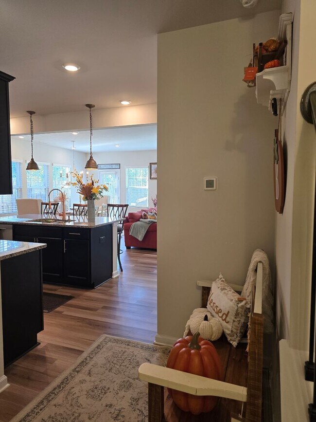 Foto del edificio - Impeccable 2020-Built 3-Bed, 2.5-Bath Home on Rare Quarter-Acre Lot – Prime Location!