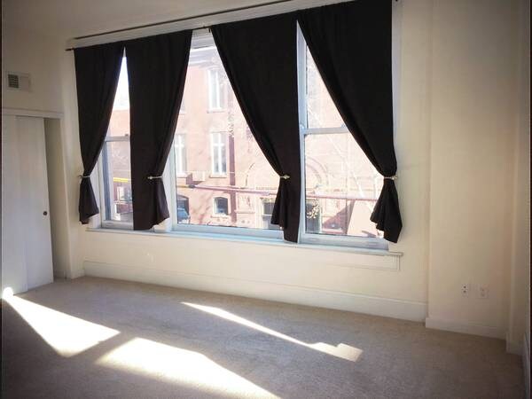 Spacious open living/dining area - 1201 Spruce St