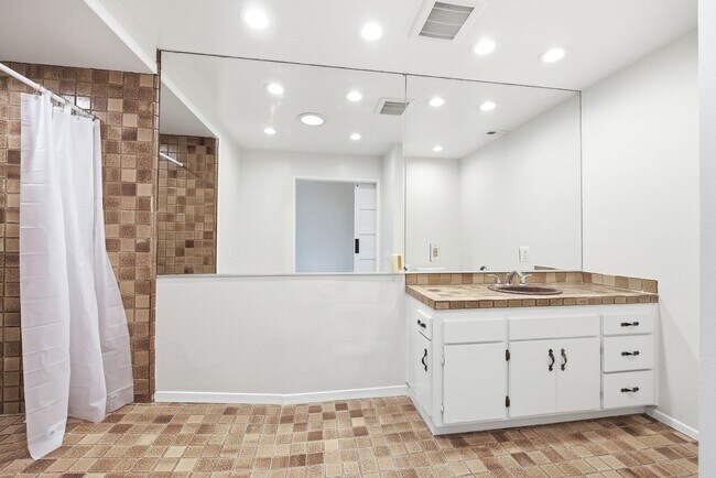 Foto del edificio - Bright, Charming & Garden-Filled