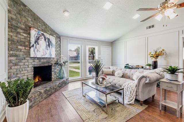 Foto del edificio - 310 Candlewood Pl