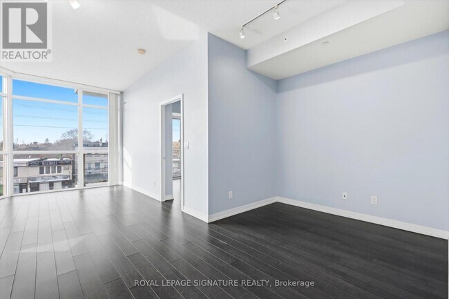 Photo du bâtiment - 5101 Dundas St W