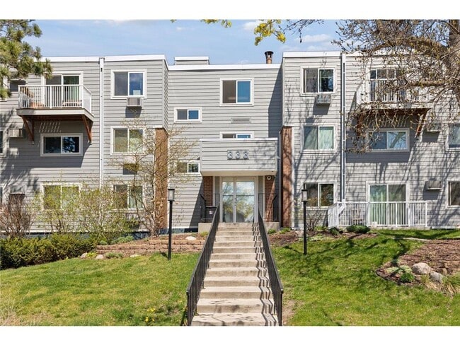 Building Photo - 333 8th St SE