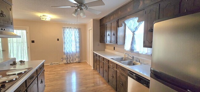 Foto del edificio - 6681 Polk Ln