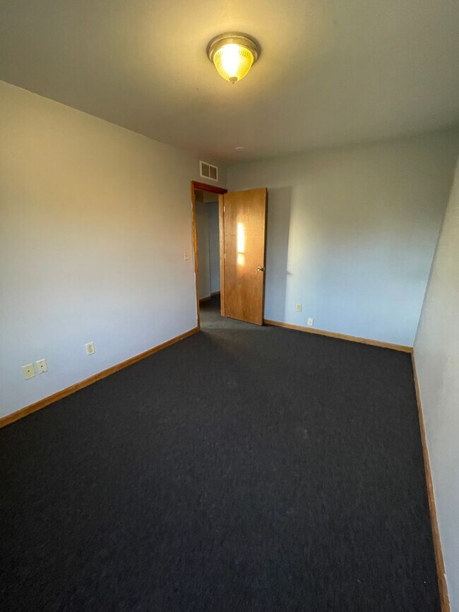 Building Photo - 8809 W Villard Ave