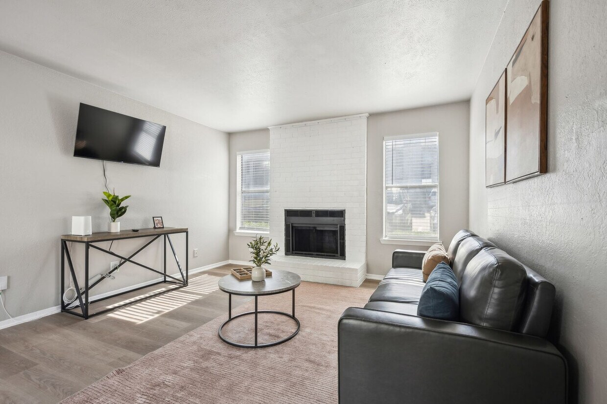 Foto principal - 210 W Tarrant Rd