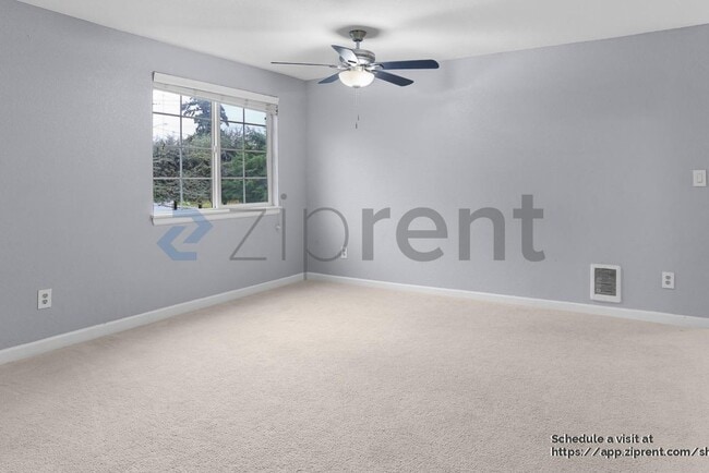 Building Photo - 9917 Holly Dr