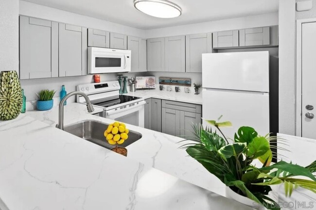 Foto del edificio - 8889 Caminito Plaza Centro