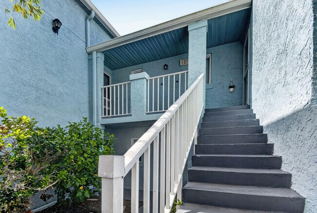 Building Photo - 1606 SE Green Acres Cir