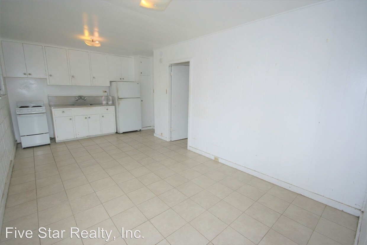 Primary Photo - 2550E Date St