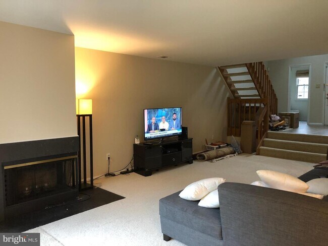 Building Photo - 25E Chestnut Ct